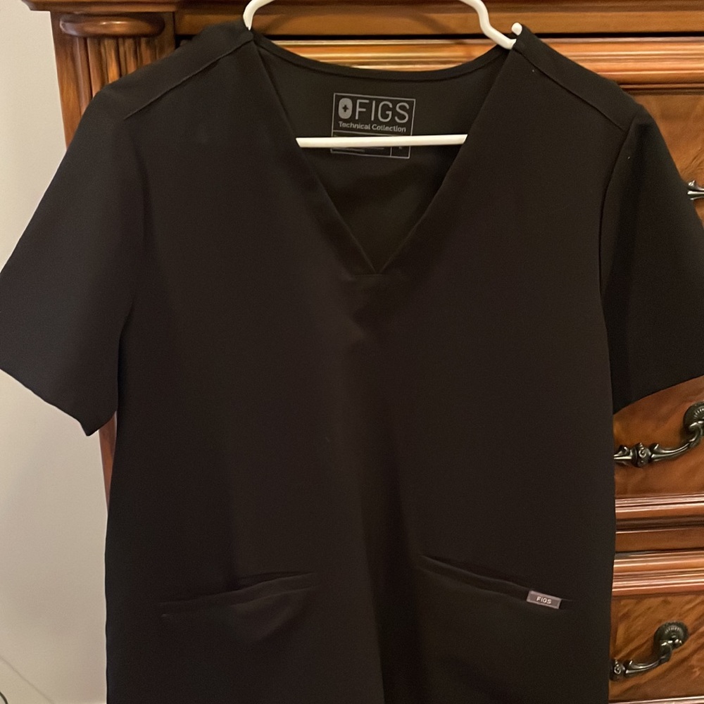 Figs scrub top